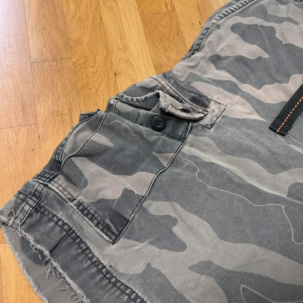 Urban Pipeline Up Grey Camo Cargo Shorts Mens 33 Y2K Skater Baggy Utility - Picture 2 of 7